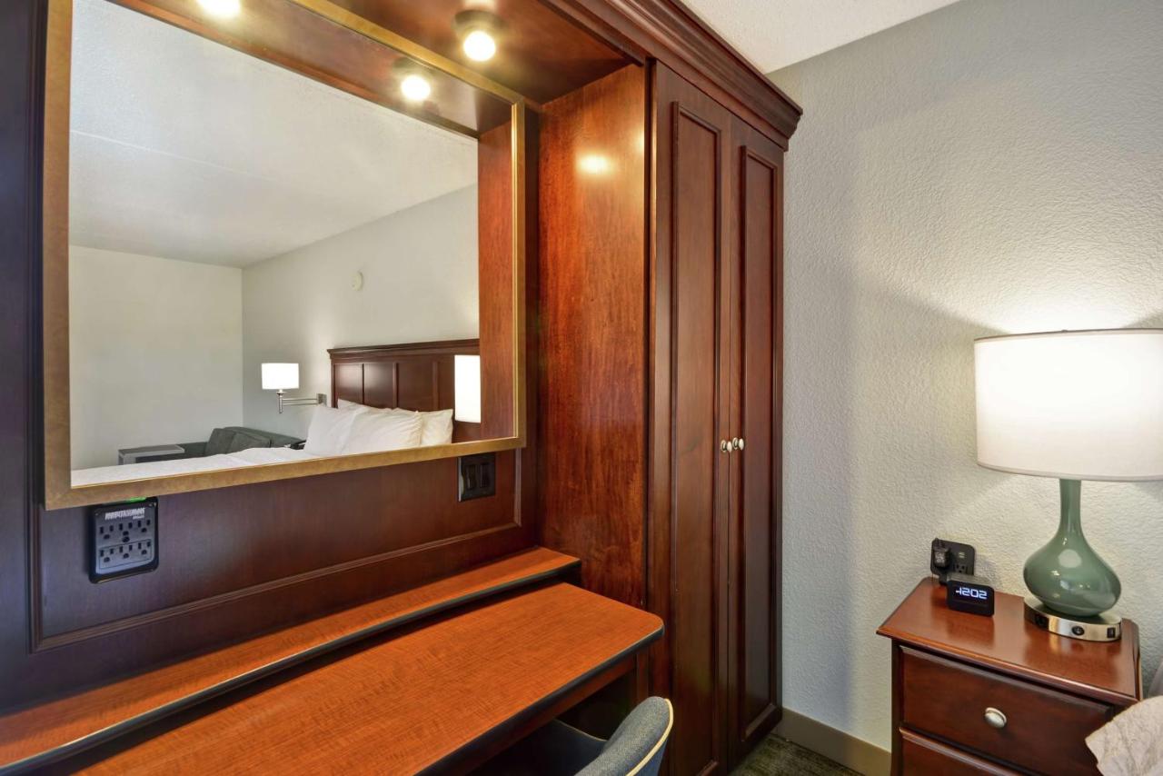 King Room with Sofa Bed with Microwave and Mini-Fridge - Non-Smoking at Hampton Inn Detroit/Madison Heights/South Troy
