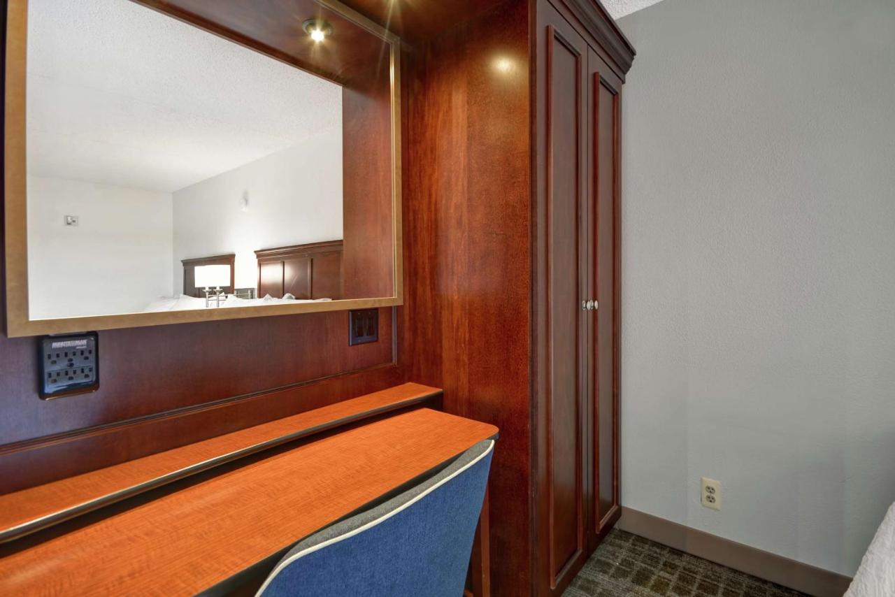 King Room with Sofa Bed with Microwave and Mini-Fridge - Non-Smoking at Hampton Inn Detroit/Madison Heights/South Troy
