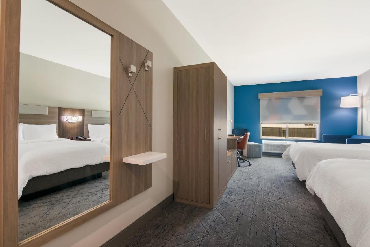| Holiday Inn Express & Suites - Springdale - Fayetteville Area