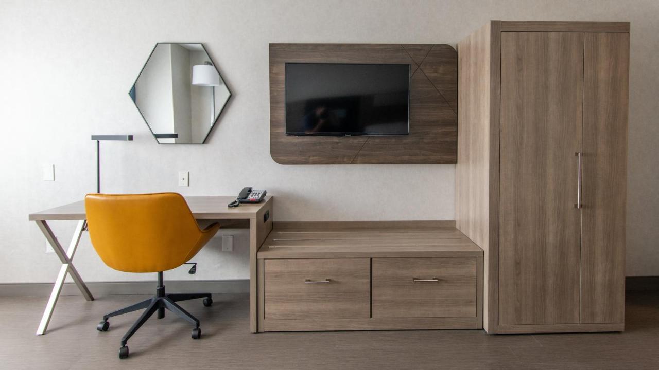 King Room - Mobility Access Tub - Non-Smoking at Holiday Inn Express Oakdale, an IHG Hotel