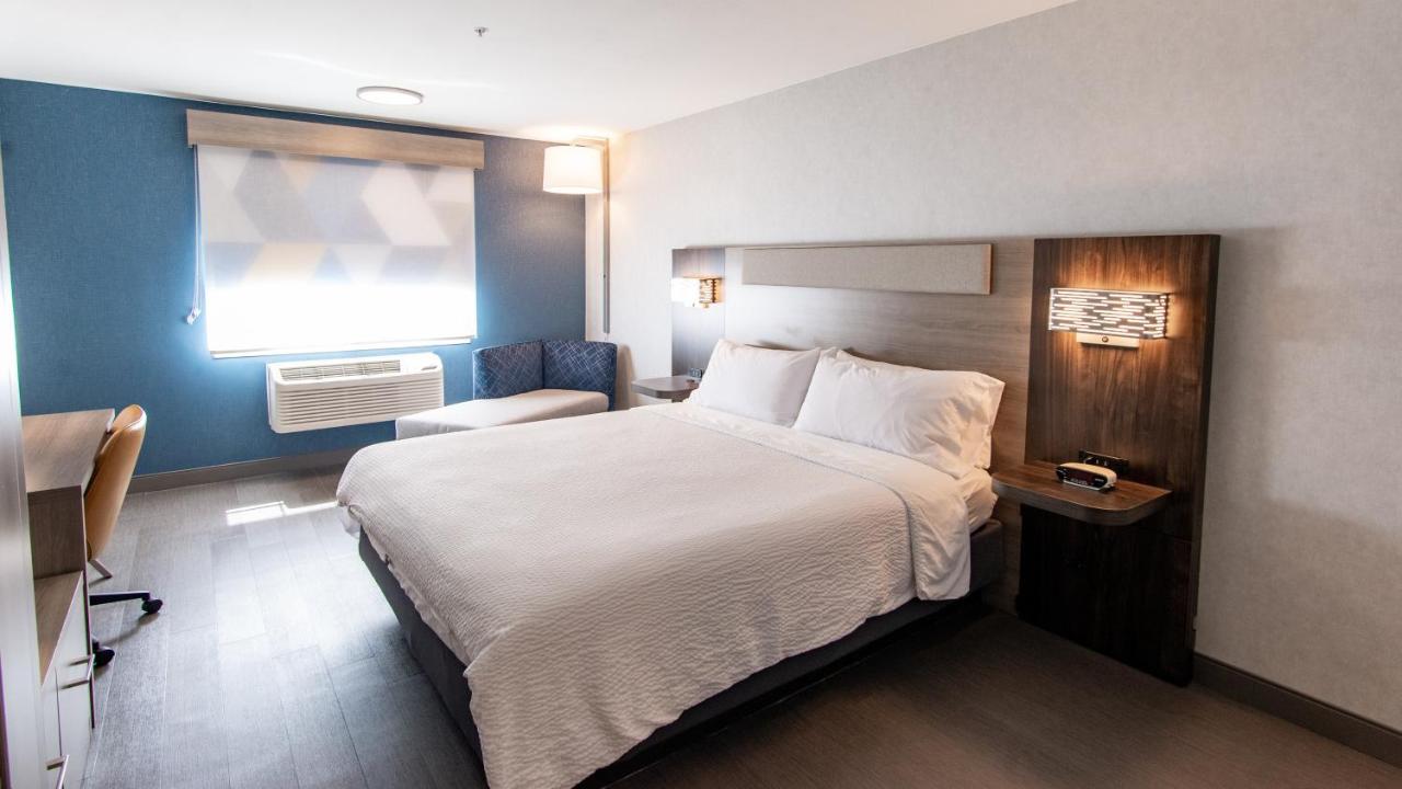 King Room - Non-Smoking at Holiday Inn Express Oakdale, an IHG Hotel