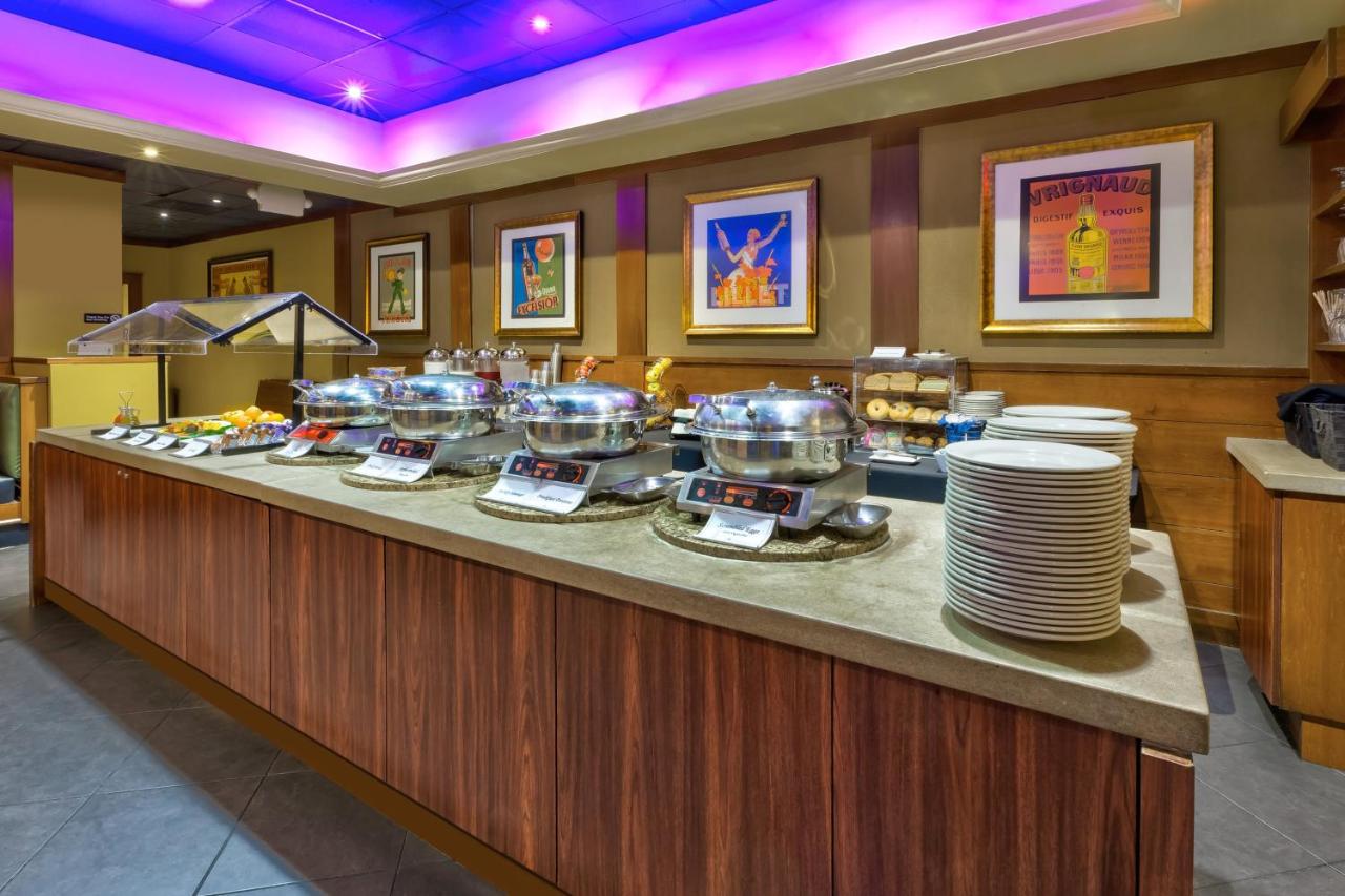 | Crowne Plaza Hotel Dulles Airport, an IHG Hotel