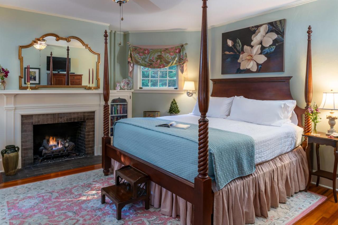 | Pinecrest Bed & Breakfast