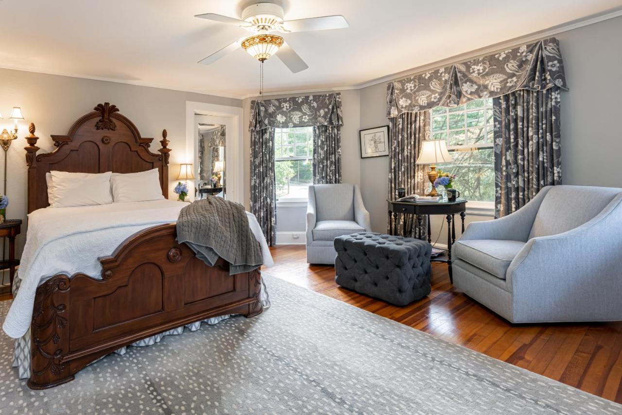 | Pinecrest Bed & Breakfast