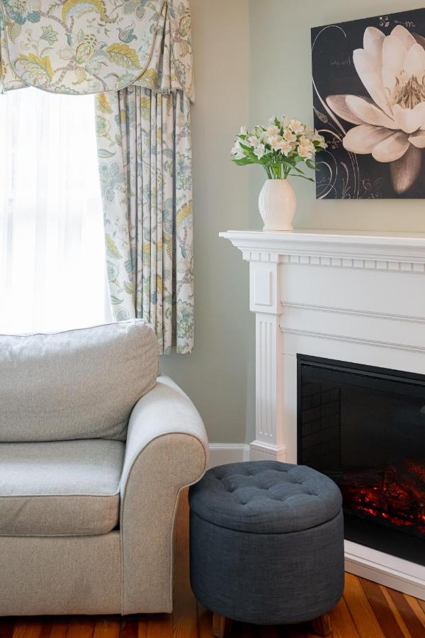 | Pinecrest Bed & Breakfast