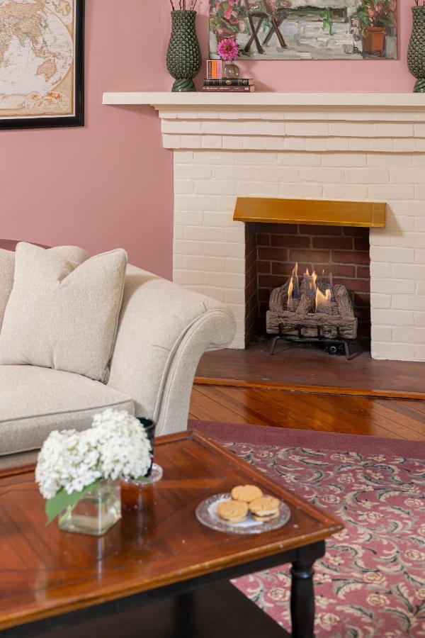 | Pinecrest Bed & Breakfast