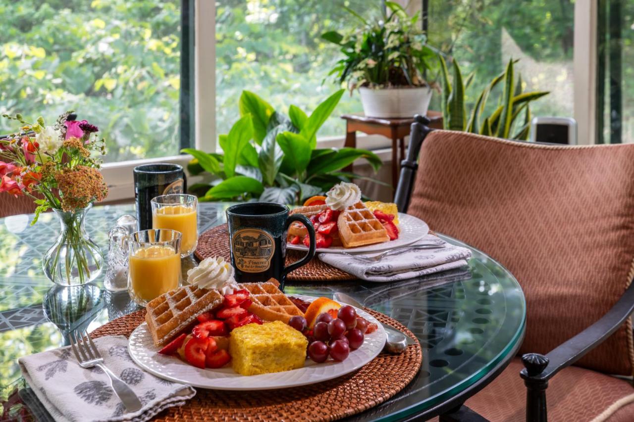 | Pinecrest Bed & Breakfast
