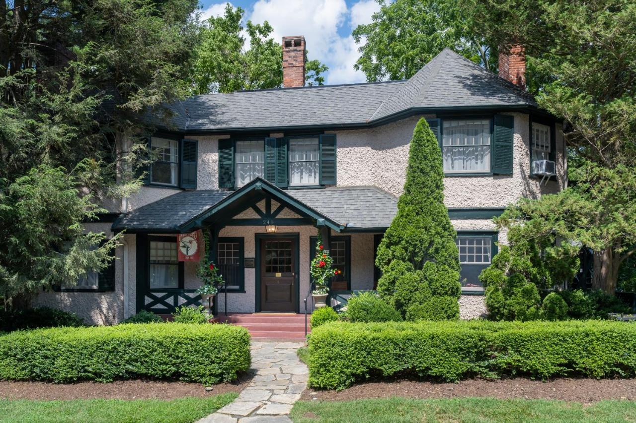 | Pinecrest Bed & Breakfast