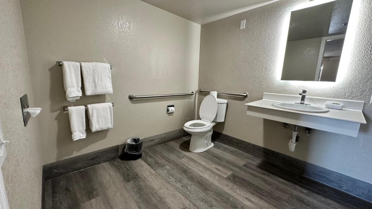 King Room - Disability Access at Days Inn by Wyndham San Diego Vista