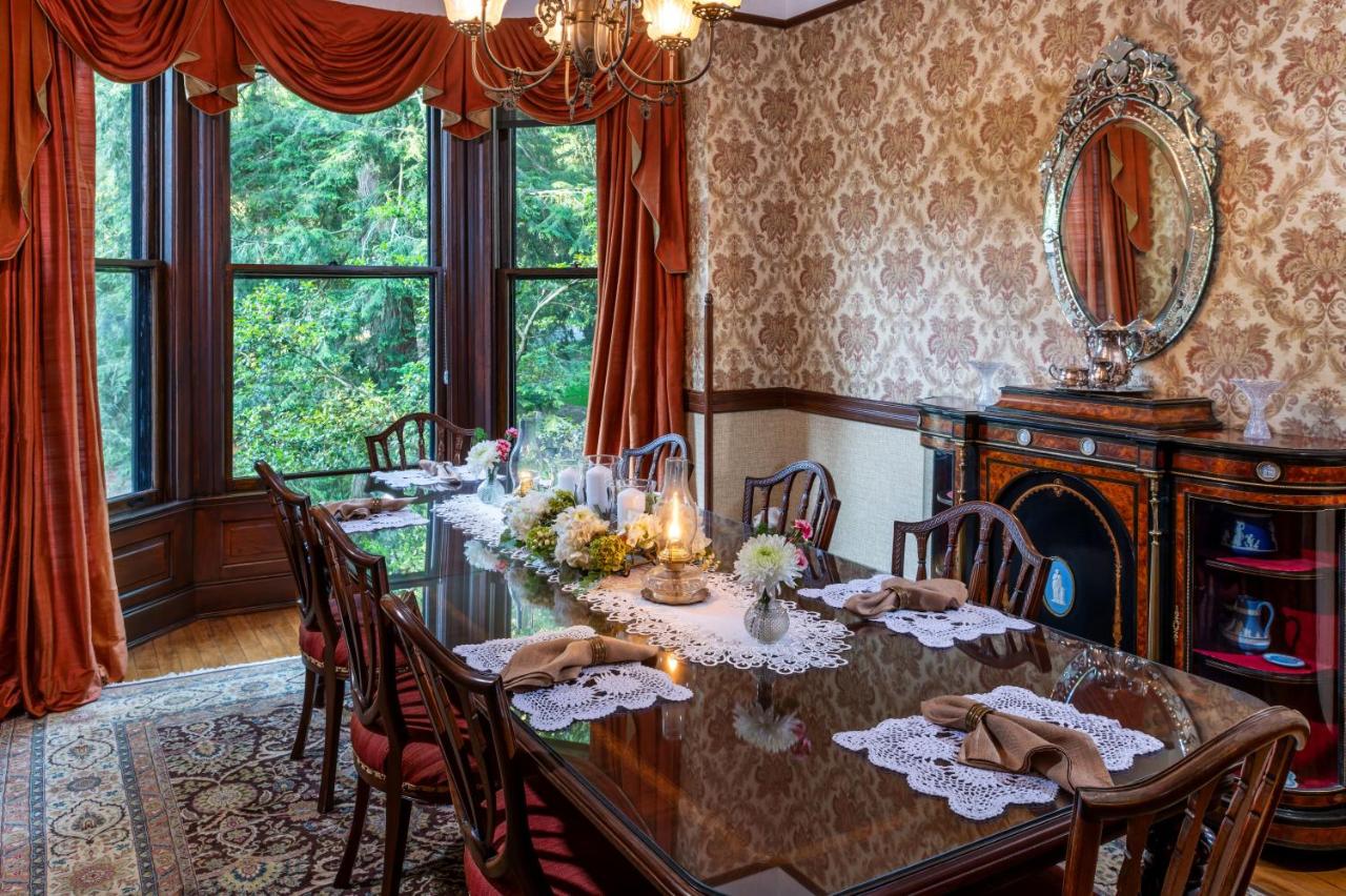 | The 1899 Wright Inn & Carriage House