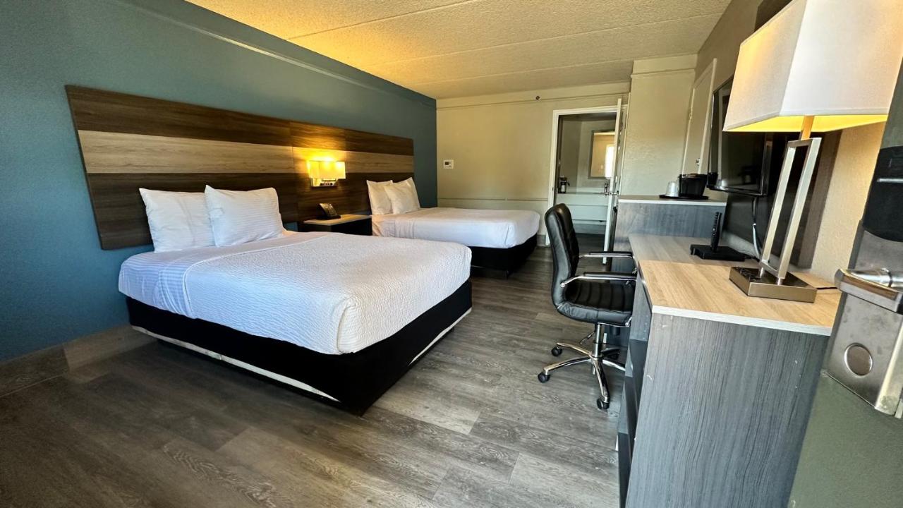 Double Room with Two Double Beds at Days Inn by Wyndham San Diego Vista