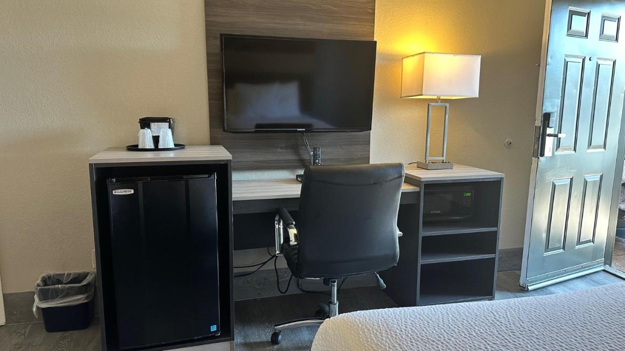 Double Room with Two Double Beds at Days Inn by Wyndham San Diego Vista