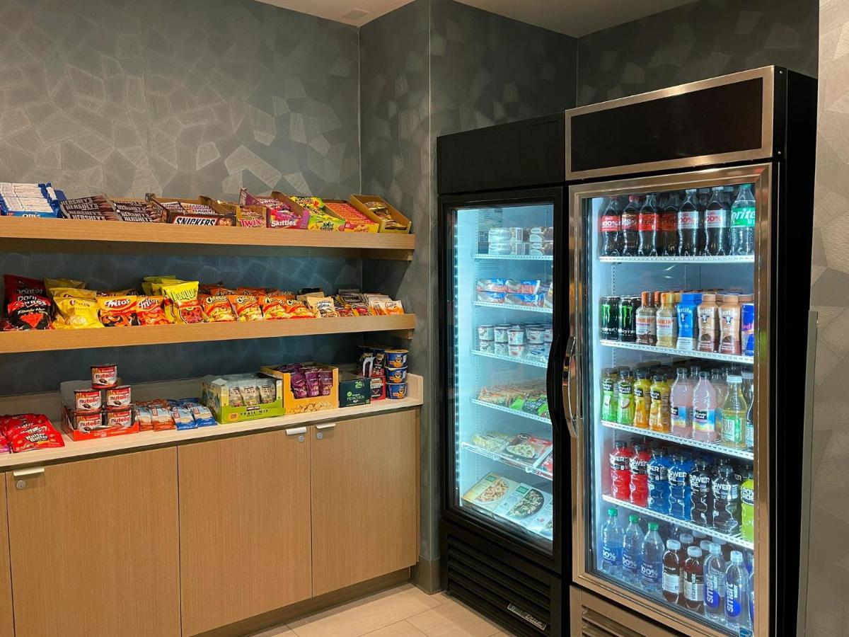 | Holiday Inn Express & Suites - Hollister, an IHG Hotel