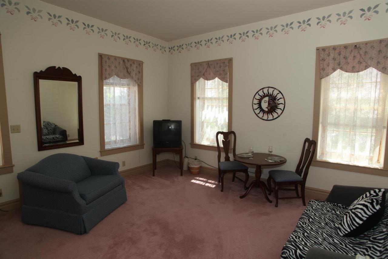 | Oak Valley Inn and Suites
