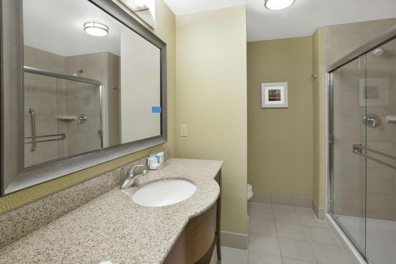 King Room at Hampton Inn & Suites Wichita Northeast