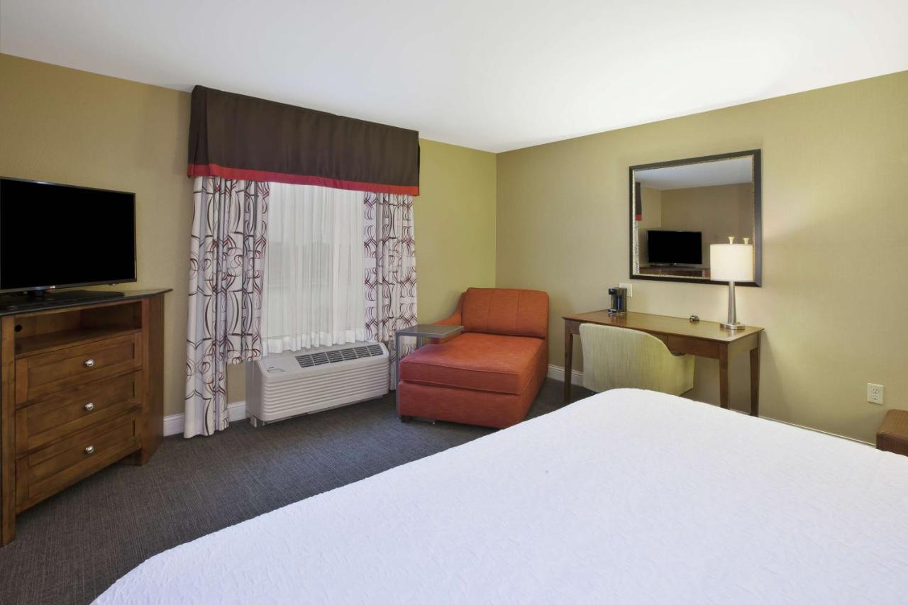 King Room - Hearing Accessible with Bathtub at Hampton Inn & Suites Wichita Northeast