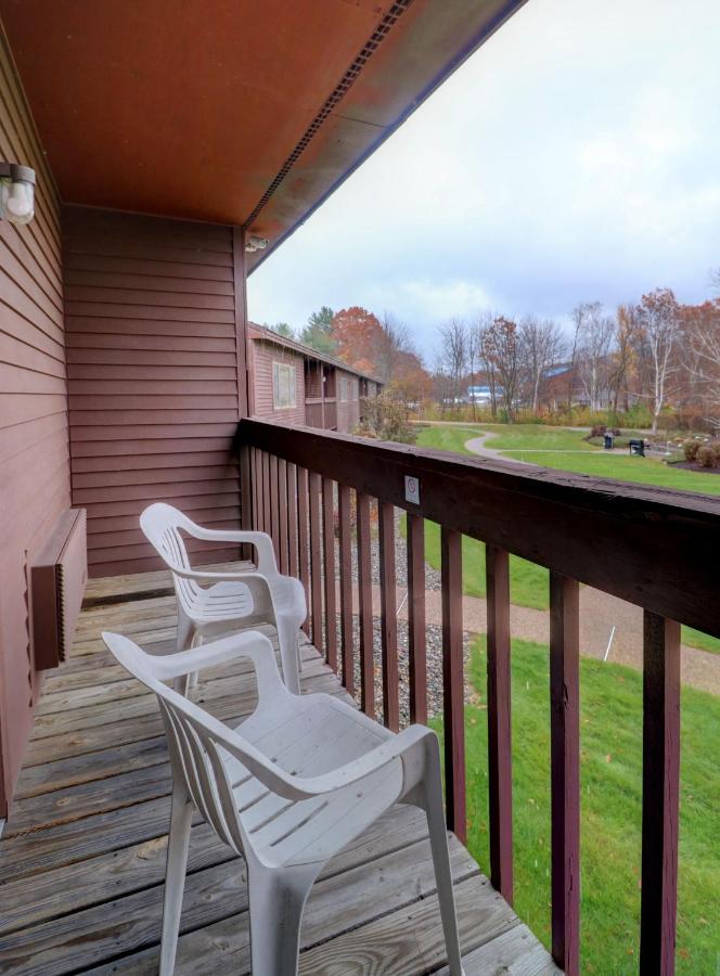 Deluxe Queen Room at Fireside Inn & Suites Gilford