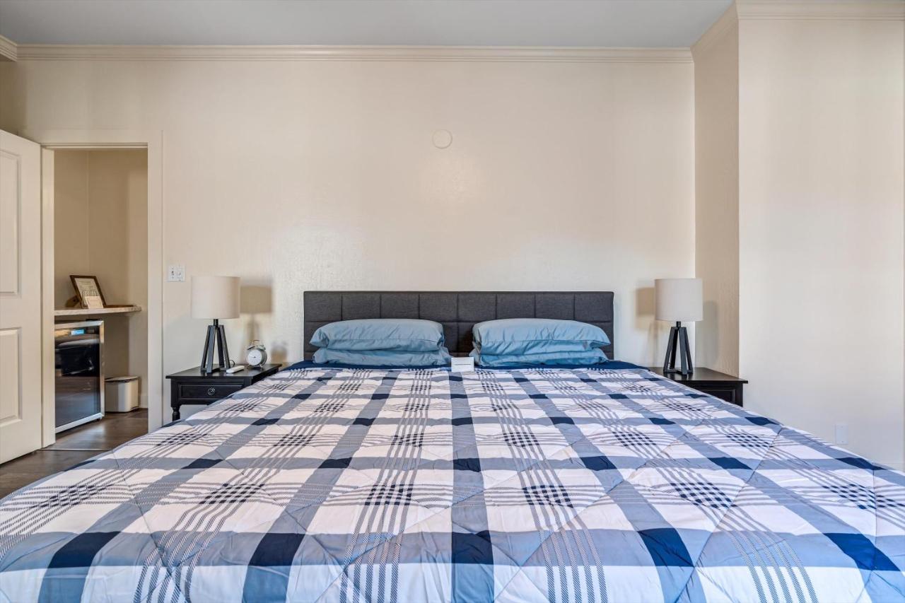  | Cinnamon Bear Creekside Inn