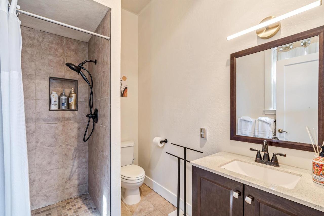  | Cinnamon Bear Creekside Inn