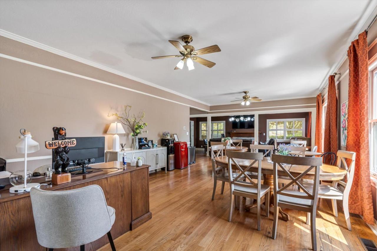  | Cinnamon Bear Creekside Inn