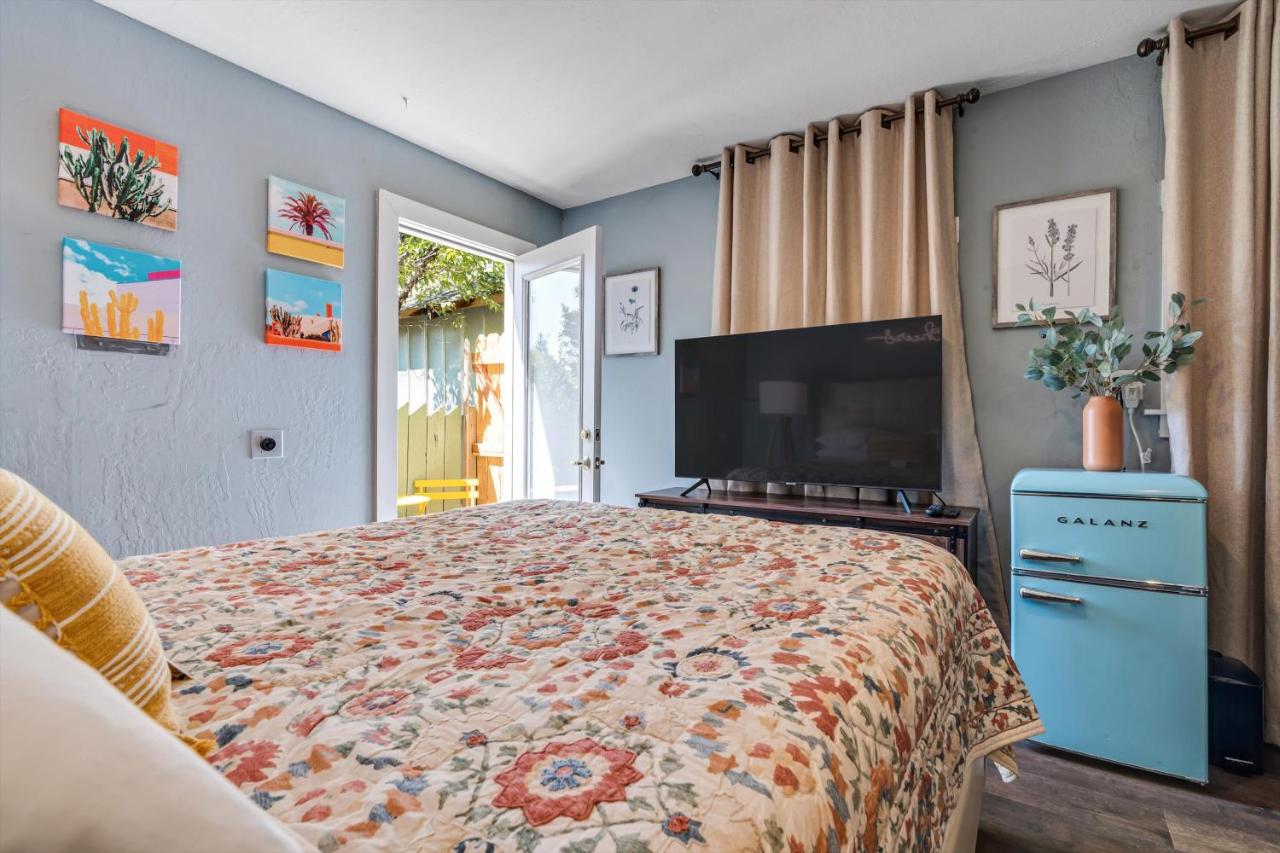  | Cinnamon Bear Creekside Inn