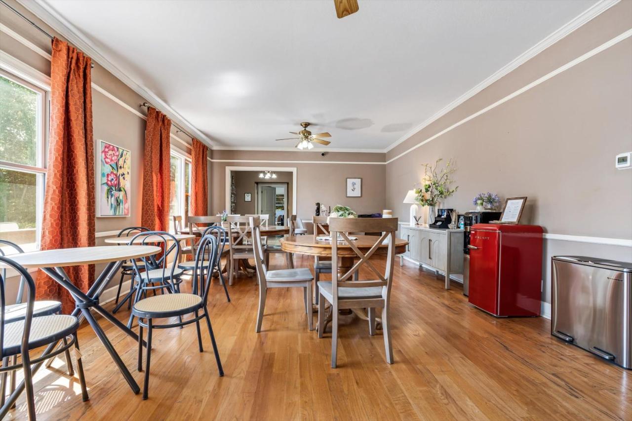  | Cinnamon Bear Creekside Inn