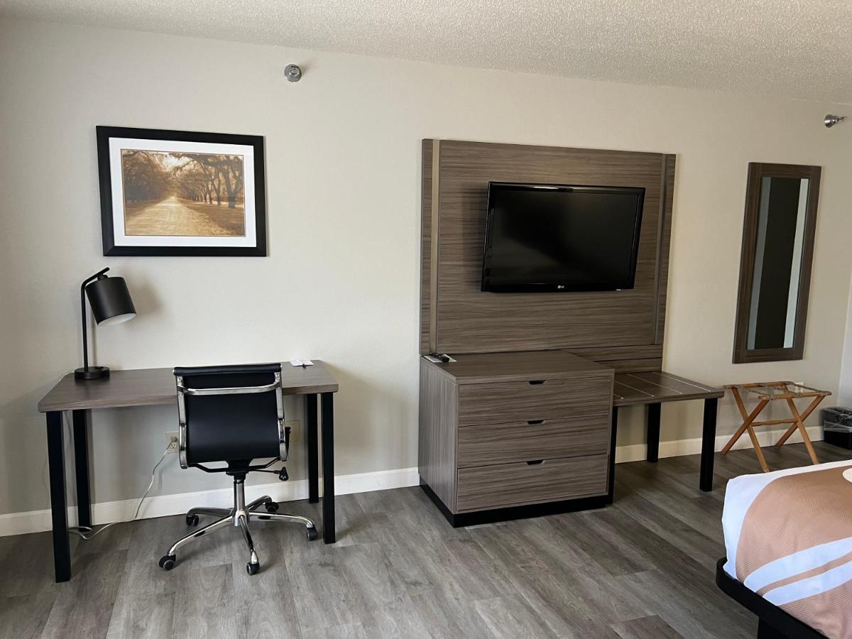 King Room - Non-Smoking at Quality Inn & Suites Red Wing
