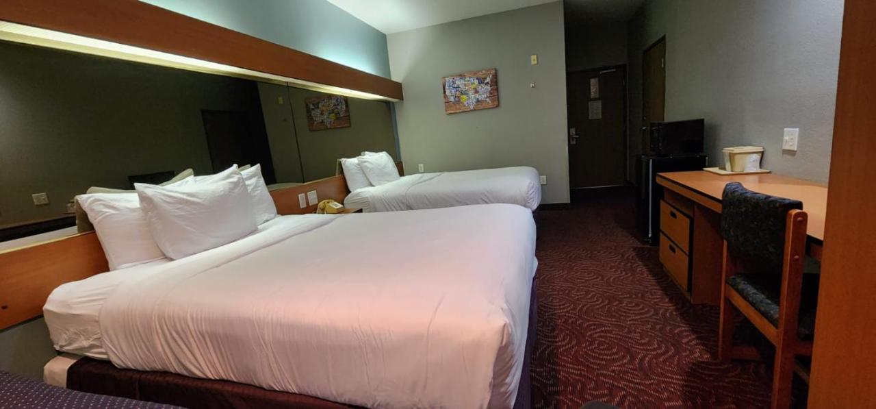  | OYO Hotel Mesquite TX, Hwy 80