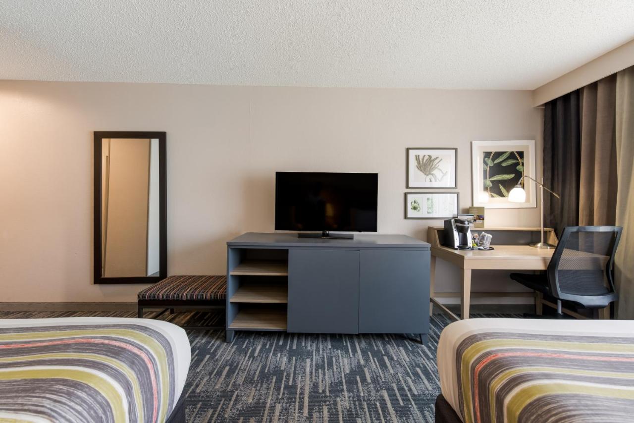 Queen Room with Two Queen Beds - Non-Smoking at Country Inn & Suites by Radisson, Wichita East, KS