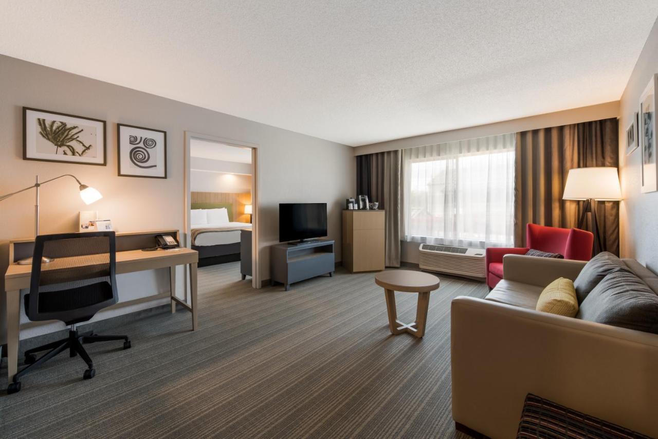 One-Bedroom King Suite with Jetted Tub - Non-Smoking at Country Inn & Suites by Radisson, Wichita East, KS