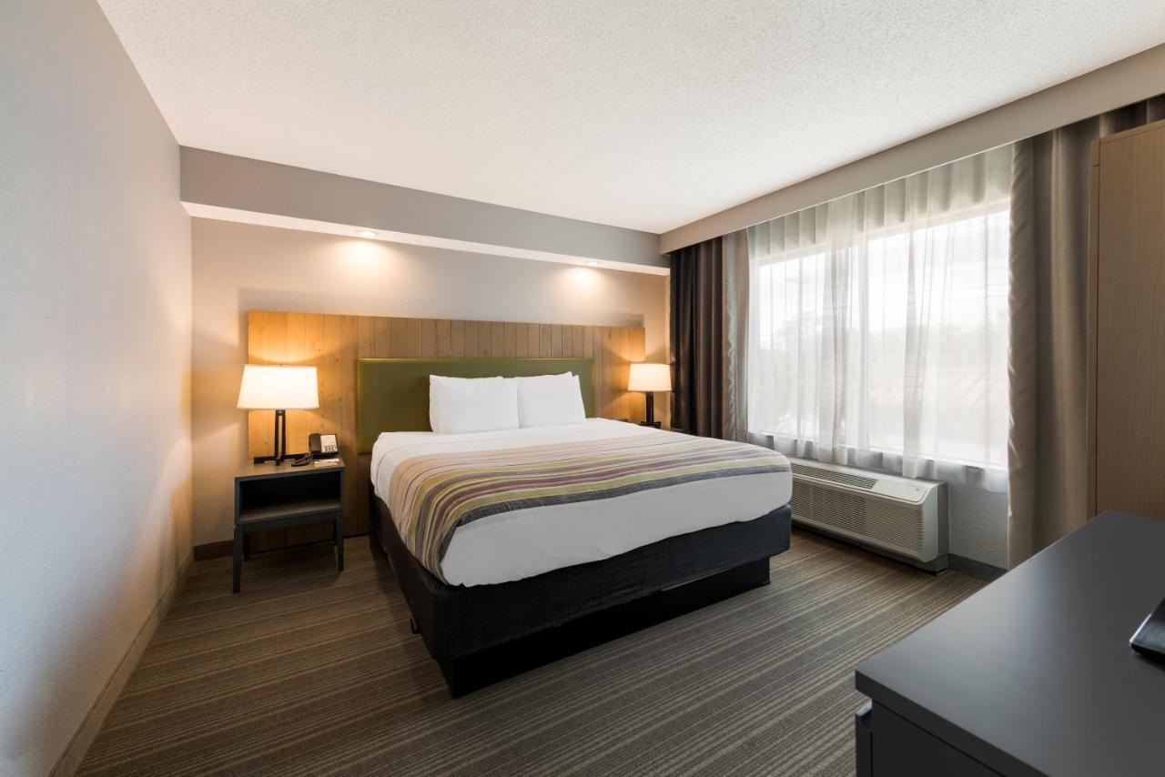 One-Bedroom King Suite with Jetted Tub - Non-Smoking at Country Inn & Suites by Radisson, Wichita East, KS