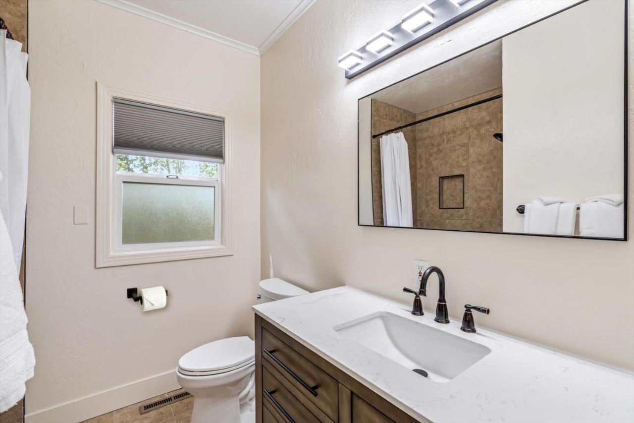 | Cinnamon Bear Creekside Inn