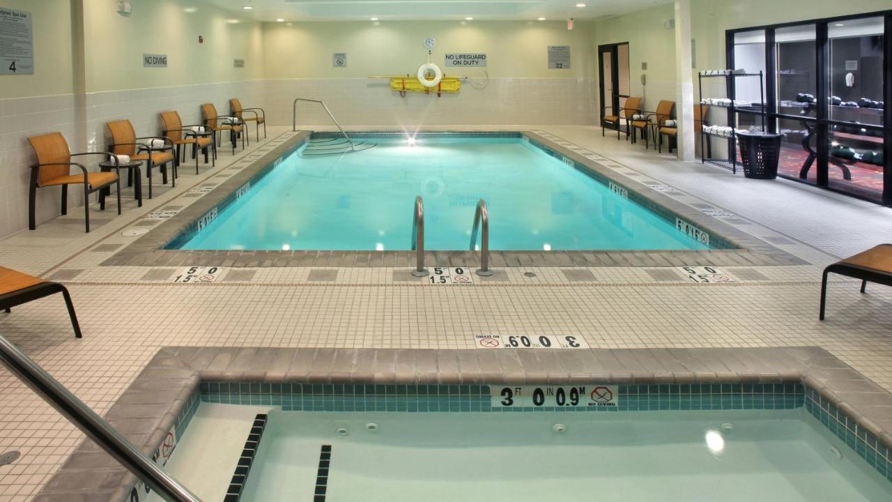 | Courtyard Providence Warwick