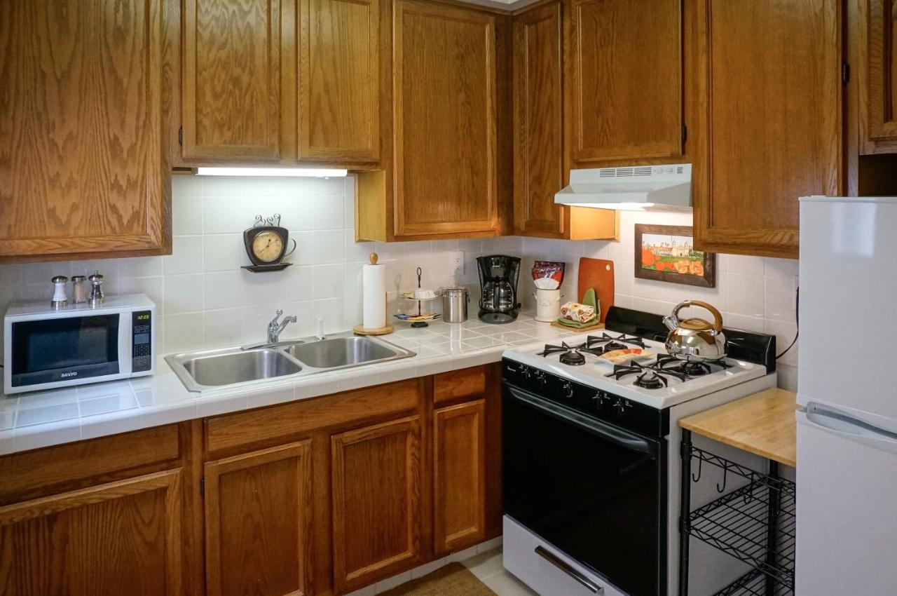 Deluxe King Studio with Kitchen - 116A at Harbor House Inn
