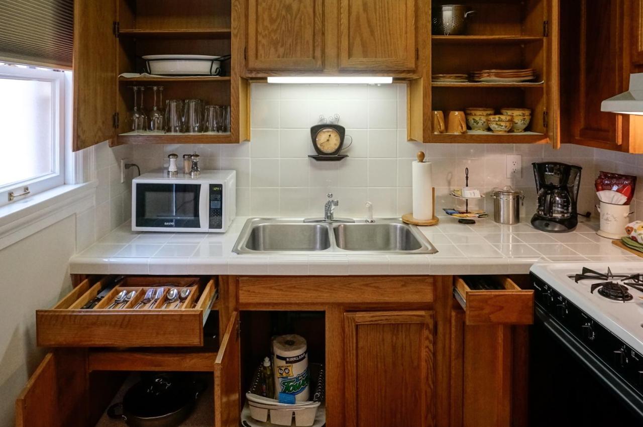 Deluxe King Studio with Kitchen - 116A at Harbor House Inn