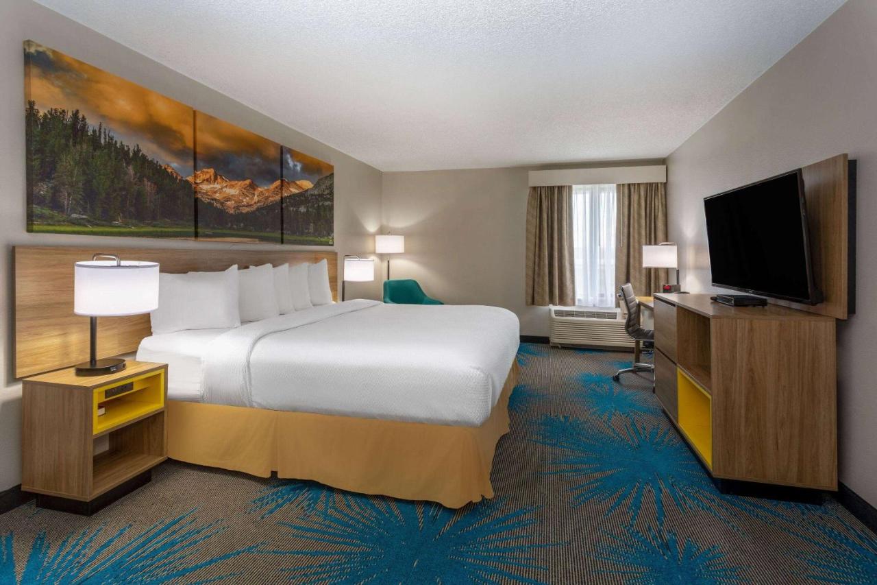 King  Studio Suite, Non-Smoking  at Days Inn & Suites by Wyndham Denver International Airport