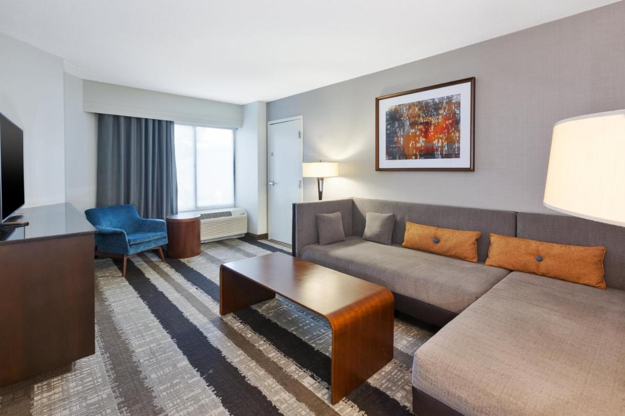 | Crowne Plaza Hotel Dulles Airport, an IHG Hotel