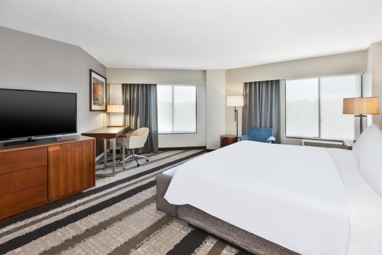 | Crowne Plaza Hotel Dulles Airport, an IHG Hotel