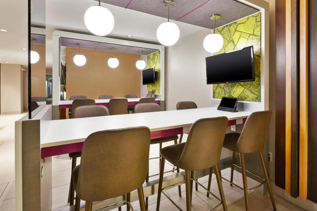 | Crowne Plaza Hotel Dulles Airport, an IHG Hotel
