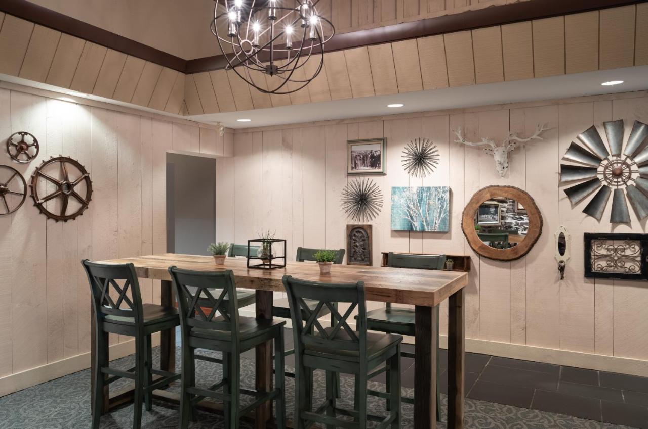 | Pine Barn Inn