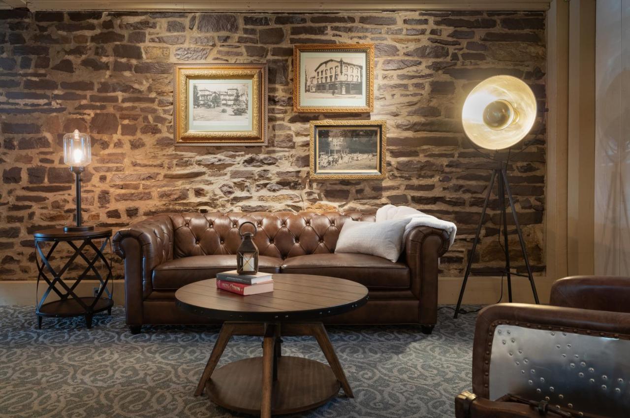 | Pine Barn Inn