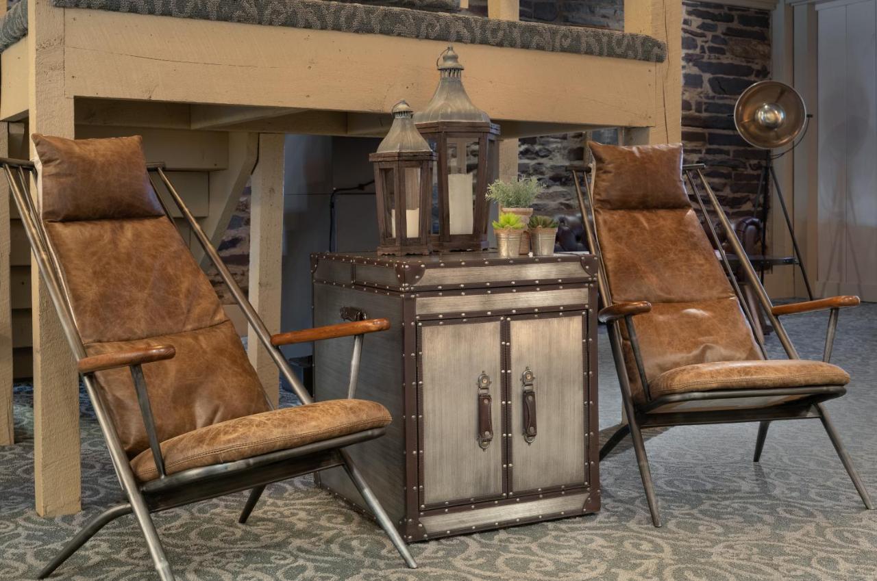 | Pine Barn Inn