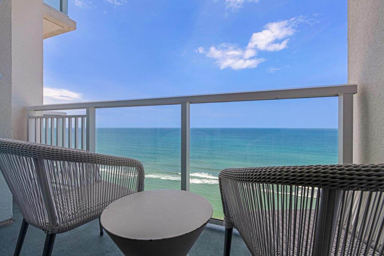 Superior Twin Room at Daytona Grande Oceanfront Resort