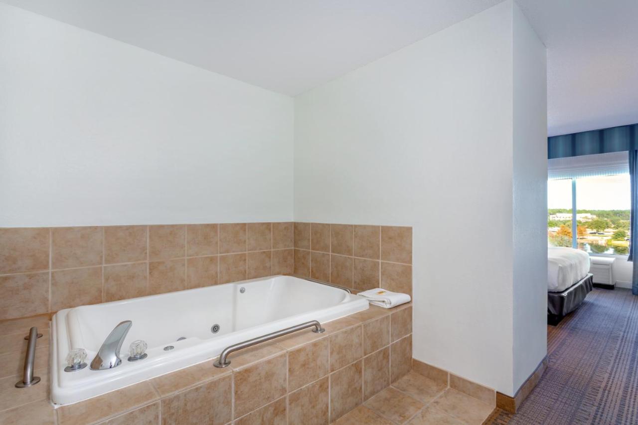 Two-Bedroom Suite with Jacuzzi at Holiday Inn St. Augustine - World Golf by IHG