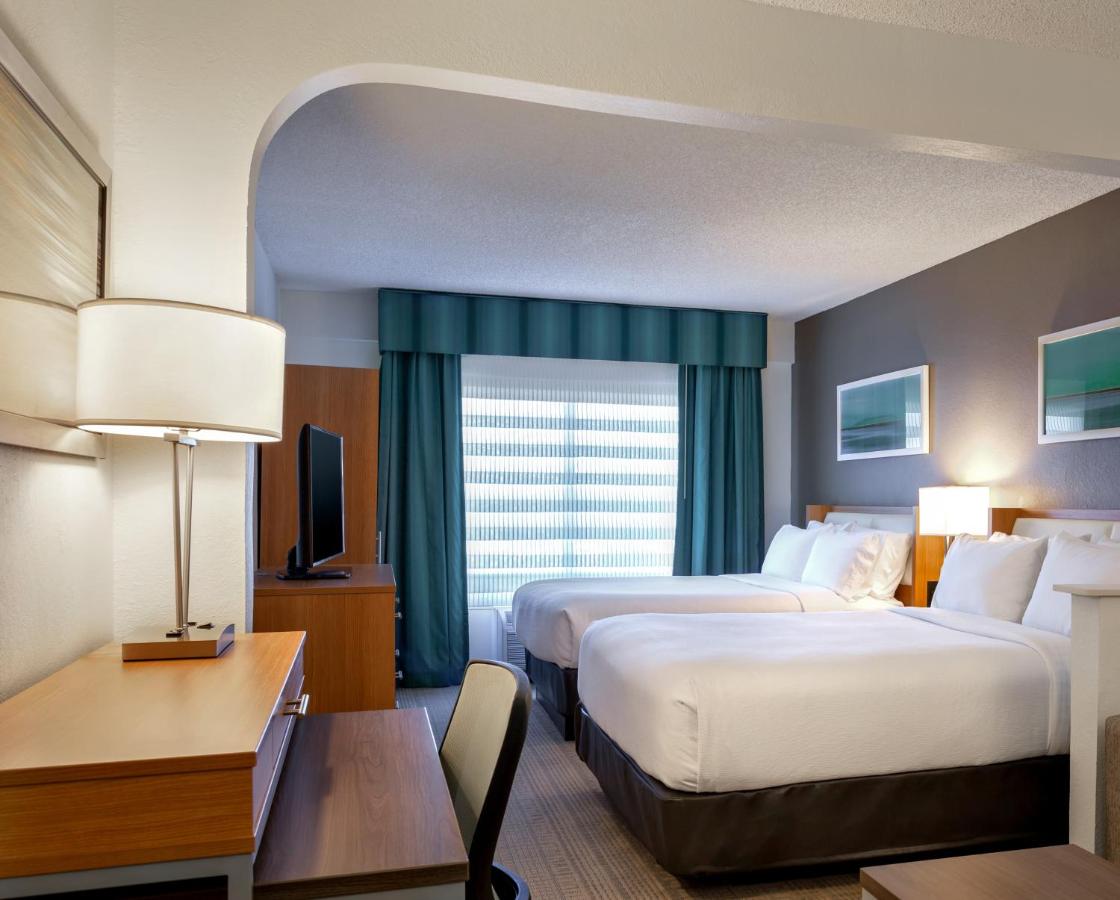 Queen Room with Two Beds - Mobility Shower at Holiday Inn St. Augustine - World Golf by IHG