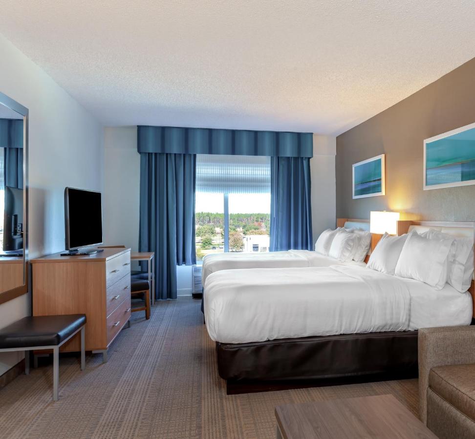 Queen Room with Two Beds - Mobility Shower at Holiday Inn St. Augustine - World Golf by IHG