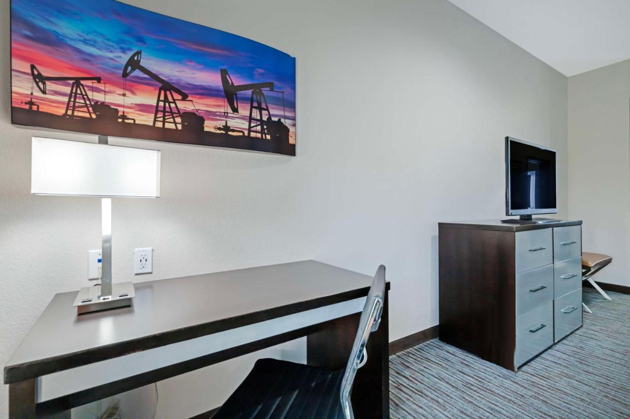 Queen Room with Two Queen Beds - Non-Smoking at Best Western Plus Pleasanton Hotel