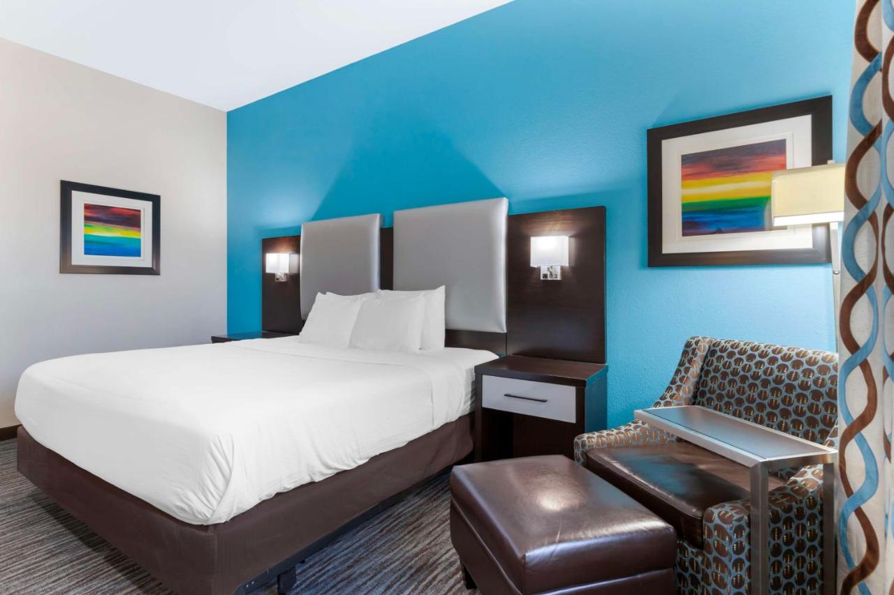 King Room with Roll-in Shower - Disability Access/Non-Smoking at Best Western Plus Pleasanton Hotel