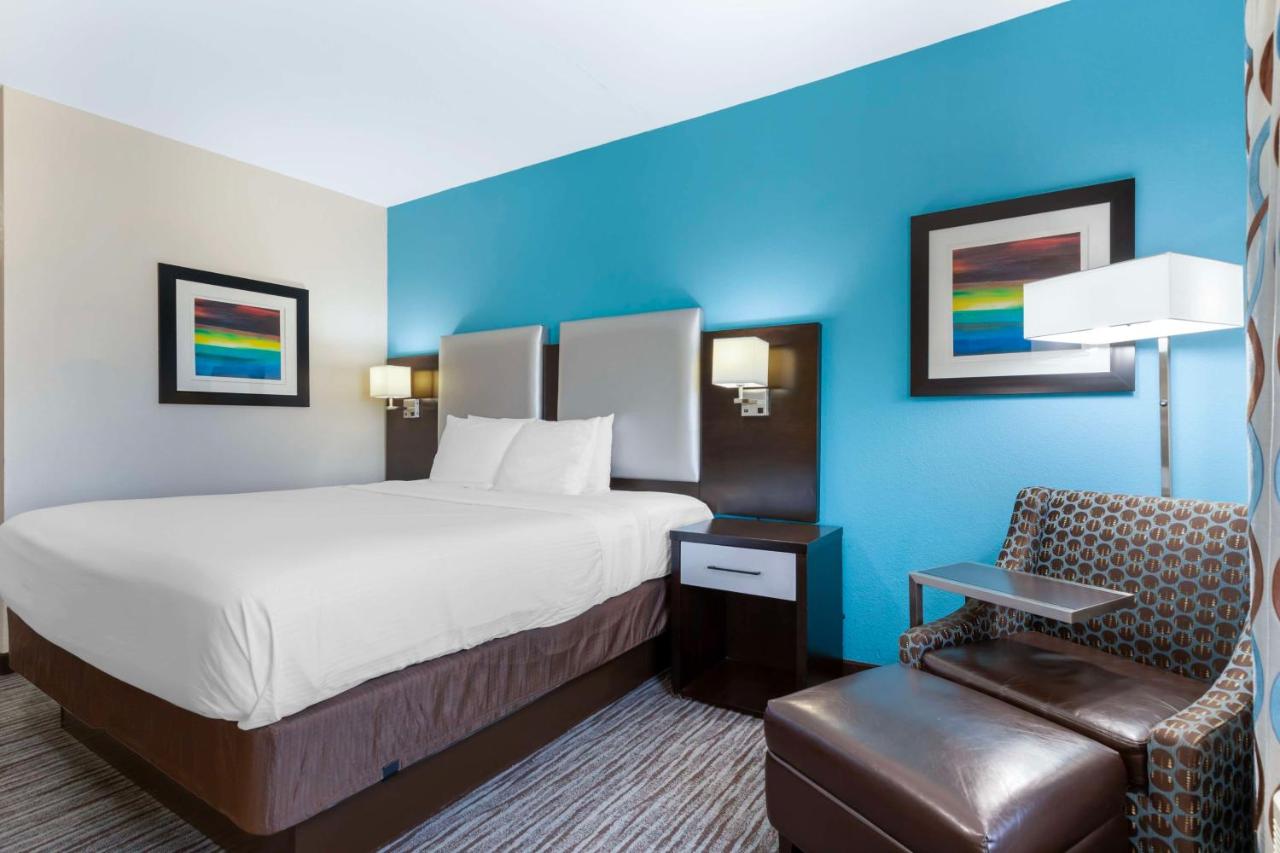 King Room with Kitchenette - Disability Access/Non-Smoking at Best Western Plus Pleasanton Hotel