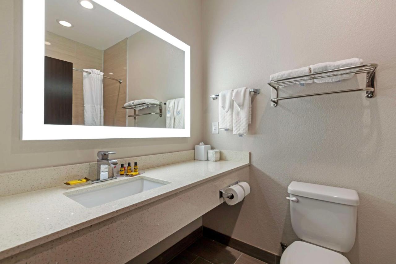King Room with Kitchenette - Non-Smoking at Best Western Plus Pleasanton Hotel